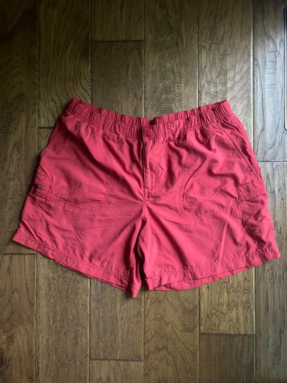 Columbia Shorts in Coral | Size Medium | 6" Inseam
